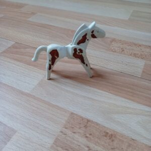 Cheval blanc tacheté usé Playmobil