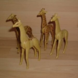 Lot 4 girafes cassées et en mauvais état Playmobil