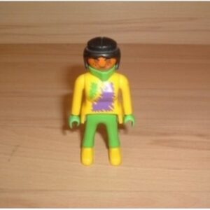 Femme pull jaune pantalon vert Playmobil