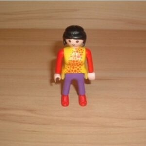 Femme pull jaune et rouge Playmobil