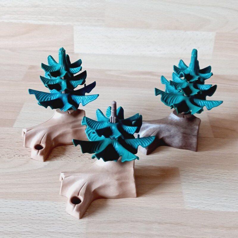 Sapins x 3 et souches d’arbre en l’état Playmobil